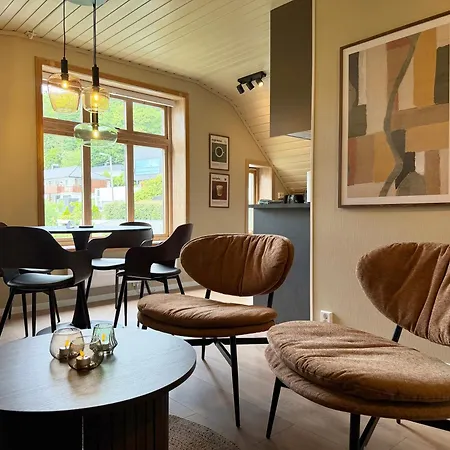 Modern Comfort With Free Parking Daire Ålesund