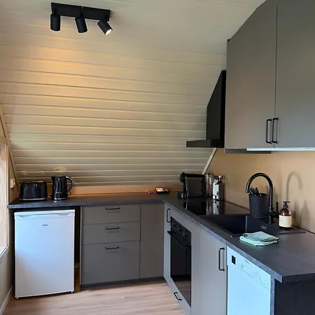 Modern Comfort With Free Parking
