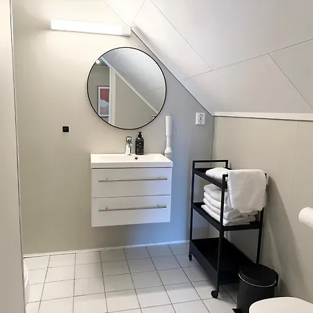 Modern Comfort With Free Parking